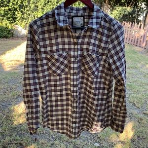 🌲Fall Plaid button up flannel!! 🌲